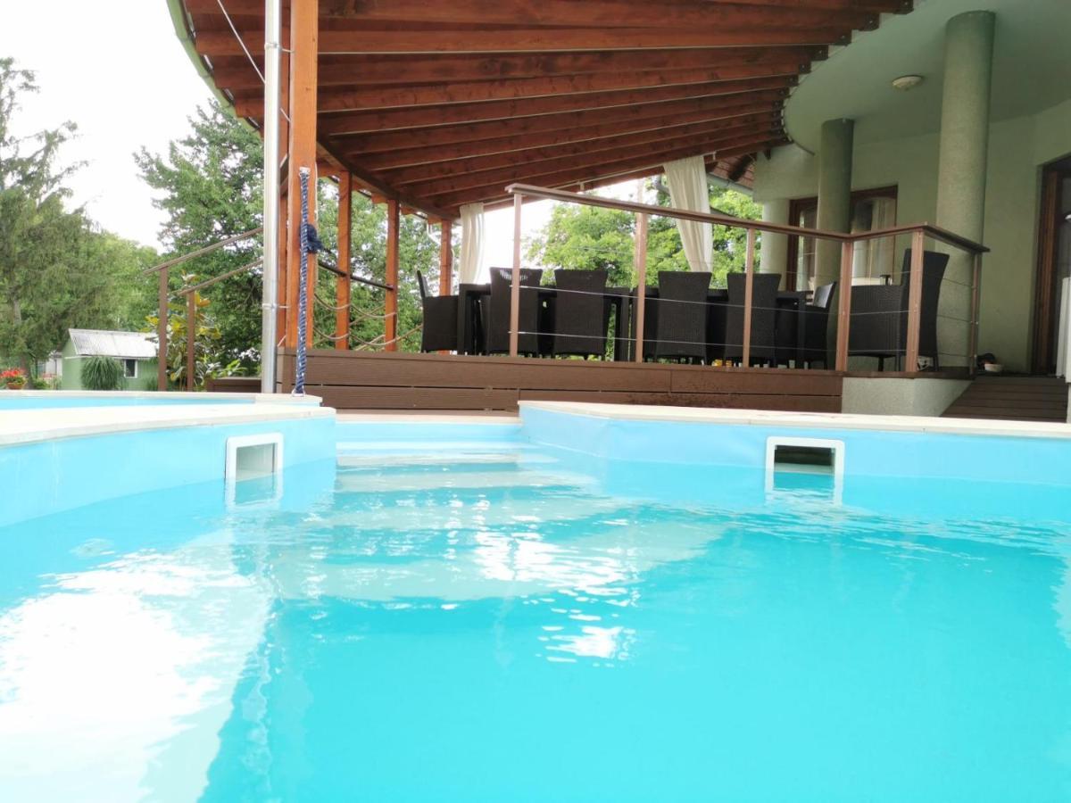 House4U Villa Balatonszárszó Eksteriør bilde