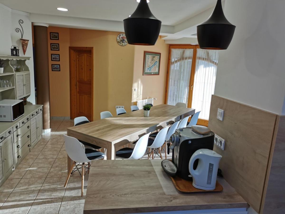 House4U Villa Balatonszárszó Eksteriør bilde