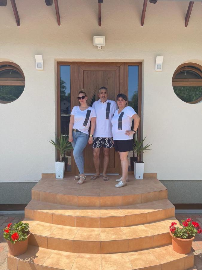 House4U Villa Balatonszárszó Eksteriør bilde